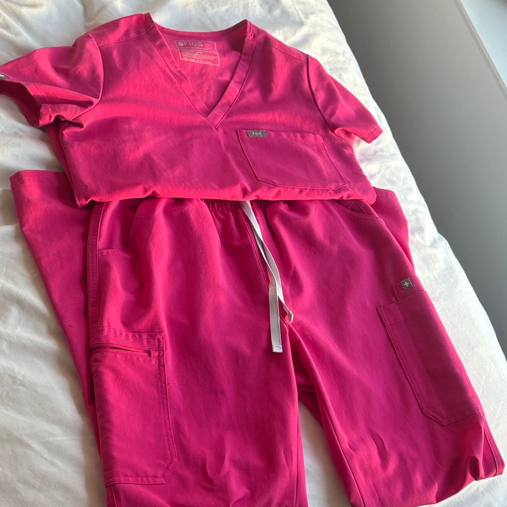 Figs Bright Pink Scrub Set